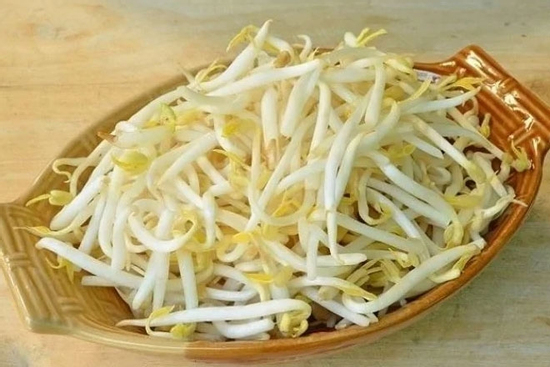 Nên ăn giá đỗ sống hay chín?