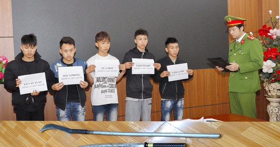 Hỗn chiến trên đường phố, thiếu niên 14 tuổi bị đâm trọng thương