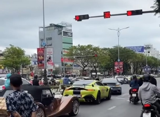 Dàn siêu xe vượt đèn đỏ tại Đà Nẵng có dấu hiệu của tội gây rối trật tự công cộng