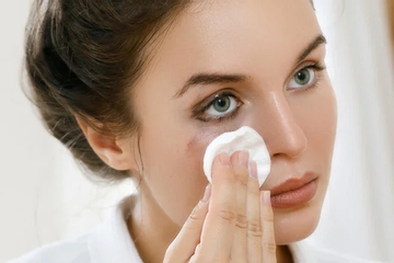 9 điều cần tránh khi tẩy trang nếu không muốn da nhanh lão hóa
