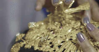 Đám cưới kỳ lạ của cô dâu 6 tuổi với chồng là hoa quả