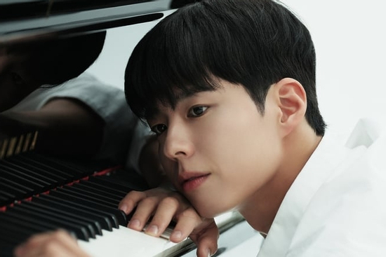 'Chàng quýt' Park Bo Gum: 15 tuổi gánh nợ thay bố, bị đồn hẹn hò Song Hye Kyo