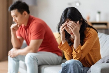 Bố mẹ vợ qua đời rồi cũng không yên với con rể cuồng ghen