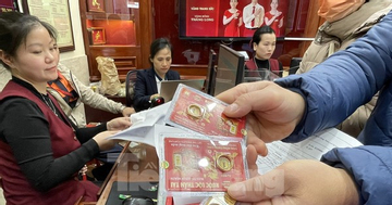 Lỗ nặng vì 'ôm' vàng trên đỉnh giá