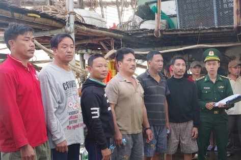 Chìm tàu câu mực, 5 người chết và mất tích: Làng biển lại nhói đau