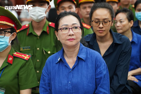 Bị cáo Trương Mỹ Lan: 'Sẵn sàng dùng tài sản để trả 30.000 tỷ đồng cho trái chủ'