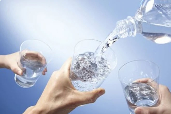 Đột tử vì uống quá nhiều nước trong thời gian ngắn
