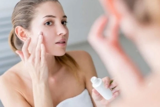 Kem chống nắng vật lý hay kem chống nắng hóa học an toàn hơn?