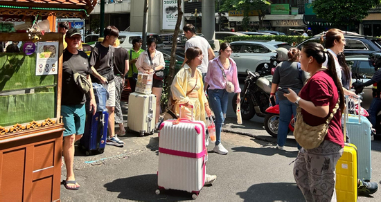 Khách Việt hoảng loạn, bỏ chạy khi Bangkok rung lắc mạnh
