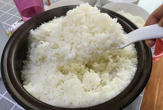4 sai lầm tai hại khi bảo quản cơm trắng ngang tự “rước” vi khuẩn, bệnh tật vào người