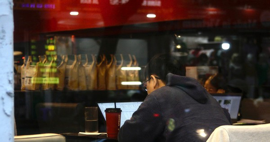 Nhiều người trẻ 'ẩn mình' khỏi xu hướng trên mạng xã hội