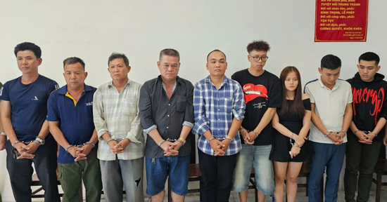 Bắt khẩn cấp 9 người vụ khiêng quan tài diễu phố ở chợ Bến Thành