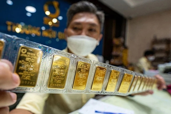 Nên đầu tư vàng hay chứng khoán lúc này?
