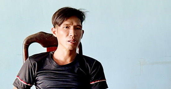 Cha dượng tung con riêng 8 tuổi của vợ lên cao khiến trẻ hôn mê