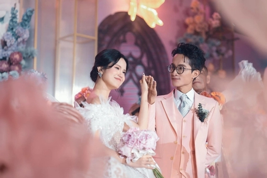 Đích Lép viết 2.000 chữ tuyên bố ly hôn Tizi sau 11 năm vì quá lệ thuộc hạnh phúc của mình vào vợ!
