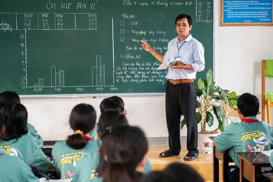 Hàng nghìn giáo viên Hà Nội bị gạt ra khỏi chính sách lương tăng thêm
