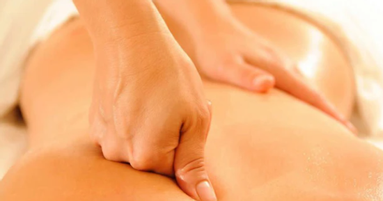 Đi massage cổ vai gáy, người phụ nữ bị tê liệt cánh tay, phải nhập viện