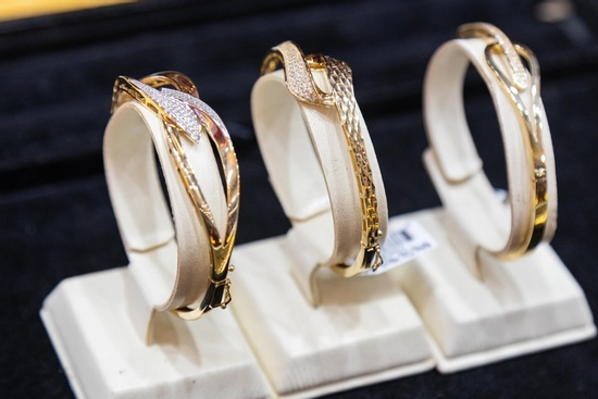 Giá vàng hôm nay 1/4: Lập đỉnh cao nhất lịch sử