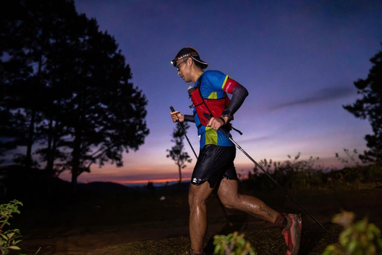 Dalat Ultra Trail 2025: Xuyên đêm chạy băng rừng Lang Biang