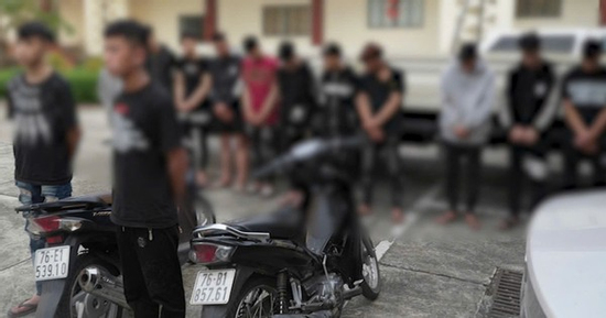 Nguồn cơn nhóm thiếu niên bị truy sát, một người bị chém rơi khỏi xe tử vong