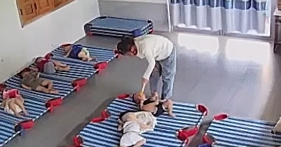 Bảo mẫu đánh trẻ dã man ở Quảng Nam: Quên tắt camera phụ huynh mới phát hiện