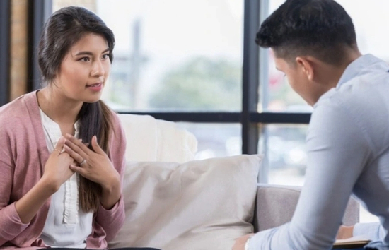 Chồng giàu có một tháng kiếm hơn 100 triệu nhưng nhất quyết không mua nhà, vợ tính kế phòng thân