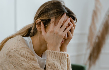 Giao con cho mẹ chồng trông, tôi thấp thỏm, lo sợ mỗi ngày
