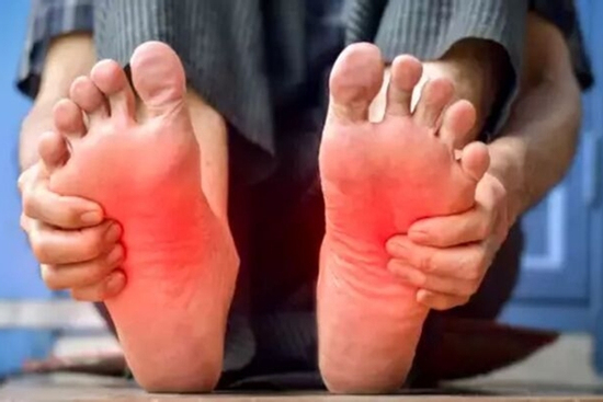 4 dấu hiệu ở bàn chân cảnh báo các vấn đề sức khỏe