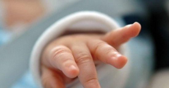 Bé trai 4 tháng bất ngờ được phát hiện mắc giang mai, dấu hiệu nào chỉ điểm?