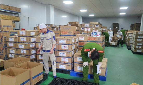 Vụ phát hiện sản xuất sữa giả, thu lợi gần 500 tỷ: Trách nhiệm thuộc về ai?