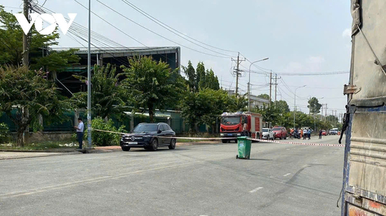 Sập nhà xưởng đang cải tạo ở Bình Dương, 2 người tử vong