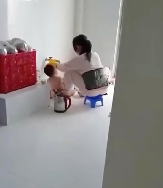 Vụ bảo mẫu ép trẻ ăn đầy bạo lực ở Bến Tre: Thông tin mới nhất về cơ sở trông giữ trẻ