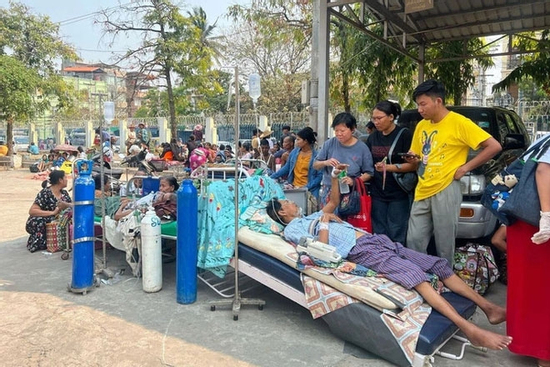 Nghĩa trang Myanmar quá tải sau trận động đất
