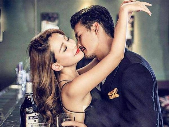 Bắt gặp chị chồng 