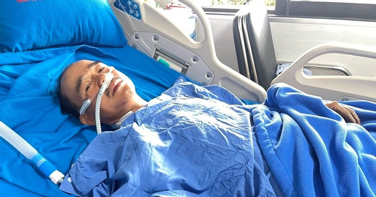Tài xế xe chở 20 học sinh lật ngửa: 'Không kiểm soát được, tôi ôm vô lăng bất lực'