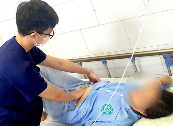 Uống nước me đất hoa đỏ, người phụ nữ 62 tuổi suy thận cấp