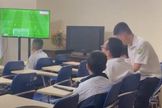Bộ GD&ĐT tuýt còi lớp dạy thêm trái quy định ở Hà Nội