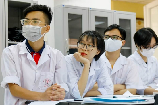 Sinh viên ĐH Y Hà Nội có thể bị kỷ luật nếu mặc áo trễ cổ, váy ngắn, nhuộm tóc