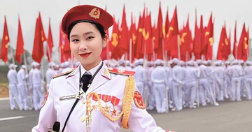 Cô gái Hà Nội diễu binh 30/4 ‘gây sốt’ bởi nhan sắc xinh đẹp, học vấn đáng nể