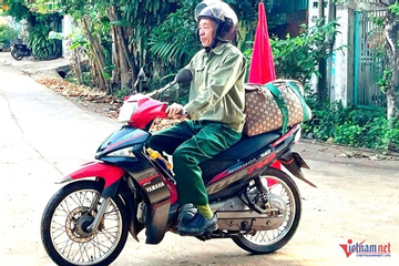 Cựu binh 75 tuổi mới xuất viện, một mình lái xe máy vượt 330km để dự đại lễ 30/4