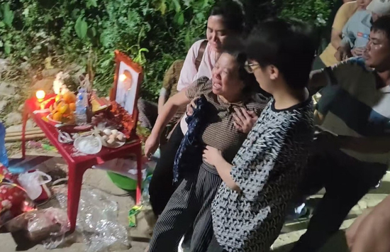 Sinh viên năm cuối Đại Học Y đuối nước ở Thái Bình, mẹ khóc ngất chứng kiến cảnh đau lòng