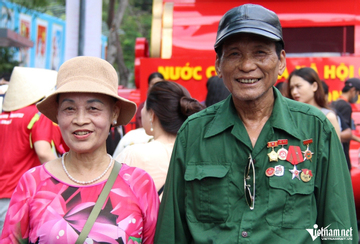 Cựu chiến binh U80 vỡ òa hạnh phúc khi gặp lại đồng đội trước thềm lễ diễu binh