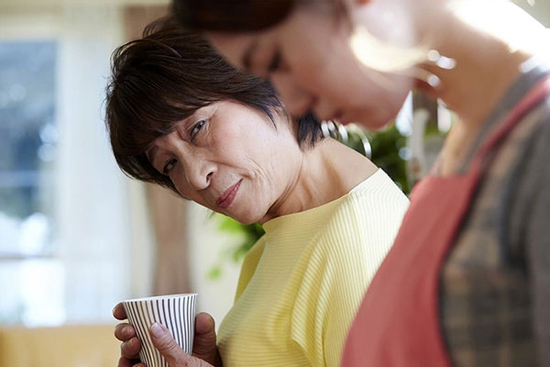 Mang thai tháng thứ 8, mẹ chồng yêu cầu con dâu tự tay lo đám giỗ cho 30 người ăn