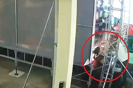 Nam sinh bị điện giật tử vong khi đang diễn văn nghệ tại trường