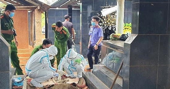 Khai quật bào thai để điều tra vụ bé gái 13 tuổi bị hiếp dâm