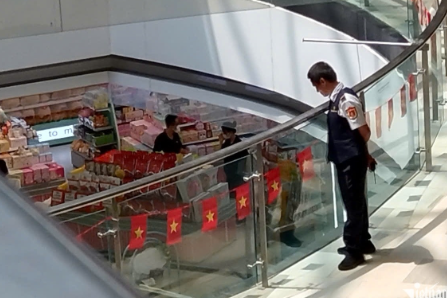Nhiều tâm trạng ở Vạn Hạnh Mall sau 3 vụ nhảy lầu liên tiếp