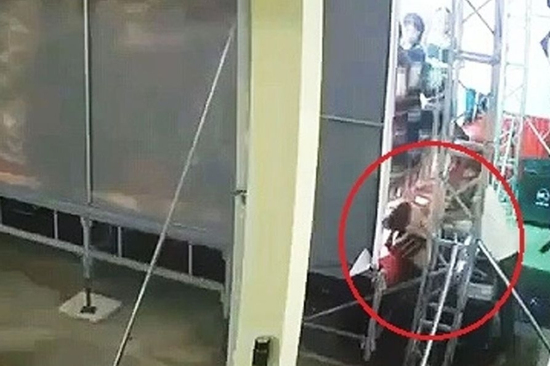 Vụ học sinh tử vong vì điện giật khi đang diễn văn nghệ: Bất ngờ phản ứng của lãnh đạo phòng GD&ĐT