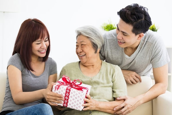 Anh trai vừa dẫn bạn gái về nhà ra mắt, bố mẹ tôi đã giục cưới vội vì lý do này
