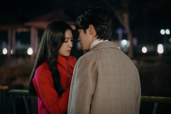 Lạc lối trở thành người thứ 3, tôi bừng tỉnh thoát khỏi cơn mê sau một cuộc điện thoại