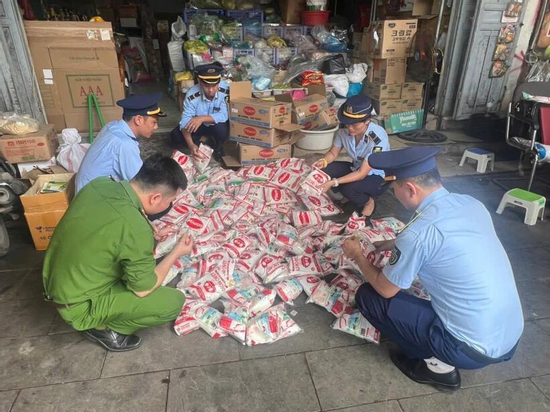 Thu giữ trên 500kg bột ngọt nghi giả mạo nhãn hiệu Ajinomoto, Miwon